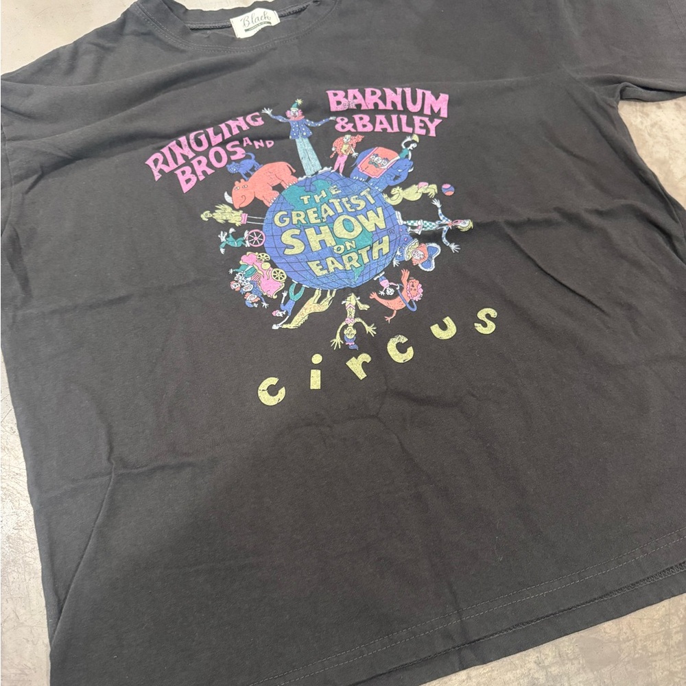 Vintage/retro feel RINGLING BROTHERS Barnum &Baileys Circus T-Shirt - Black